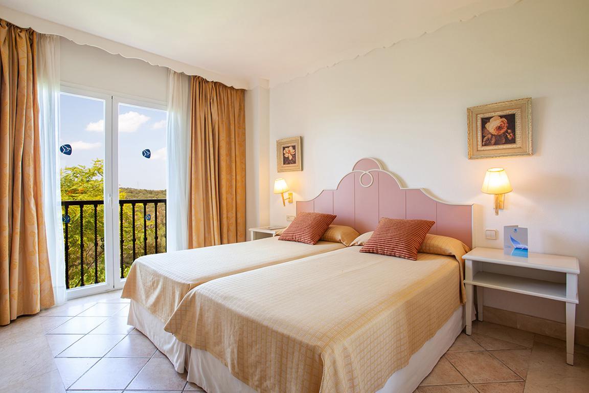 Aparthotel Grupotel Macarella Suites & Spa reviews